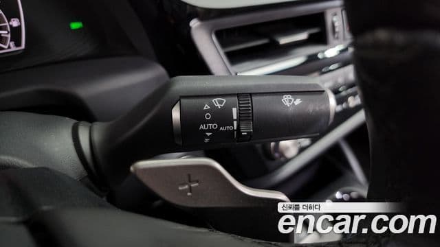 Lexus ES300h 2023 — Photo 12/34