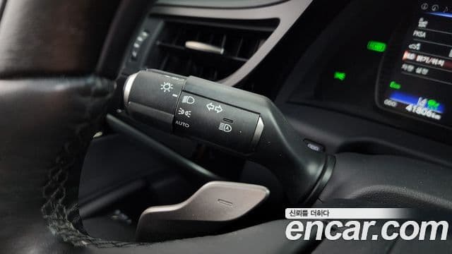 Lexus ES300h 2023 — Photo 11/34