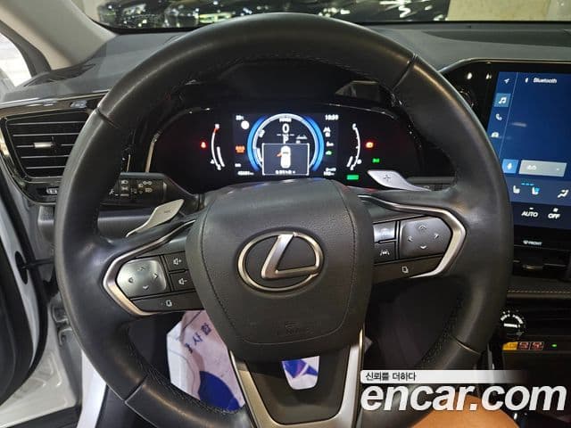 Lexus NX350h 2024 — Photo 19/20