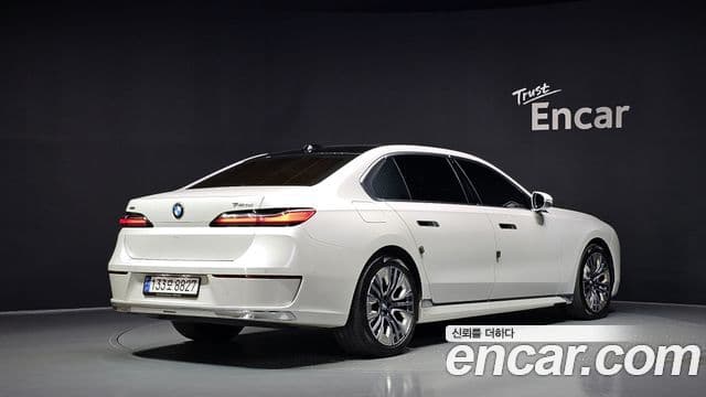 BMW 7 Series 2023 — Photo 20/36