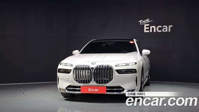 BMW 7 Series 2023 — Photo 5/36