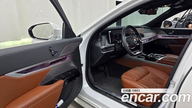 BMW 7 Series 2023 — Photo 21/36
