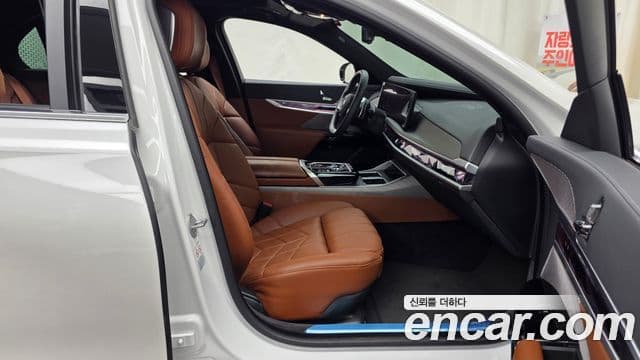 BMW 7 Series 2023 — Photo 24/36