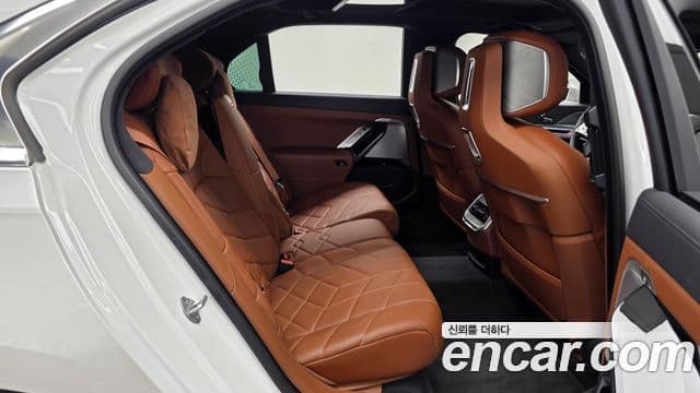 BMW 7 Series 2023 — Photo 29/36