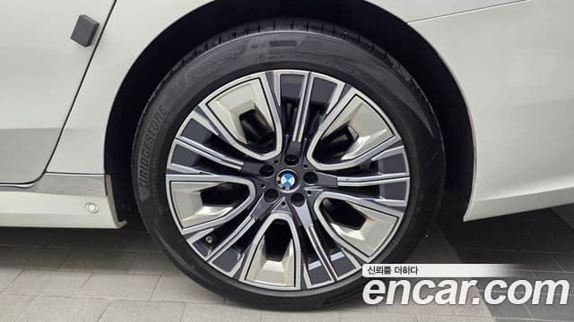 BMW 7 Series 2023 — Photo 10/36