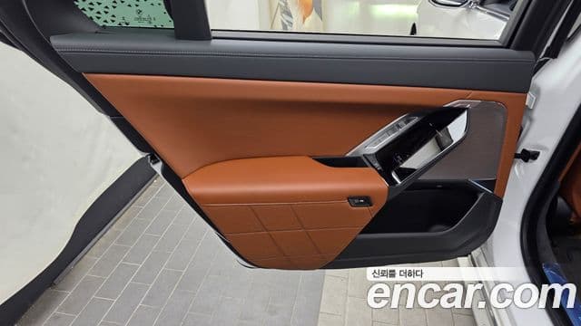BMW 7 Series 2023 — Photo 34/36