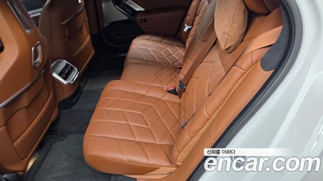 BMW 7 Series 2023 — Photo 32/36