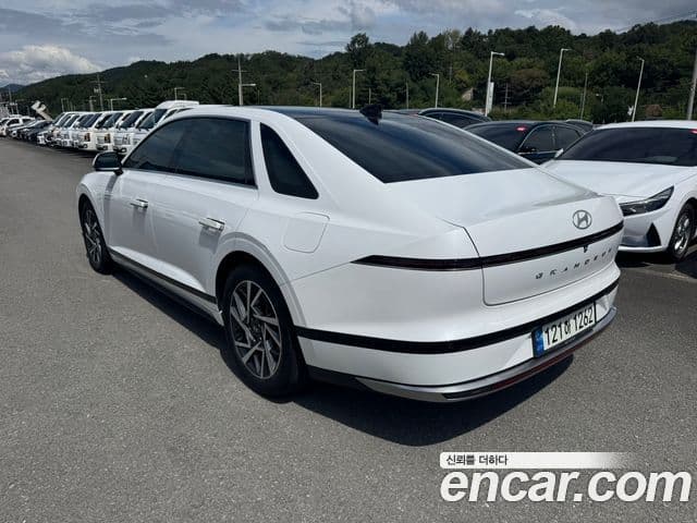 Hyundai Grandeur Hybrid 2023 — Photo 7/19