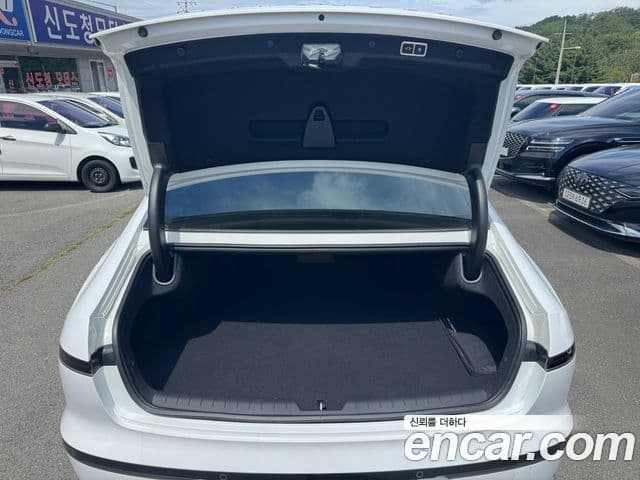 Hyundai Grandeur Hybrid 2023 — Photo 4/19