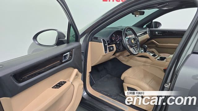 Porsche Cayenne 2021 — Şəkil 19/34