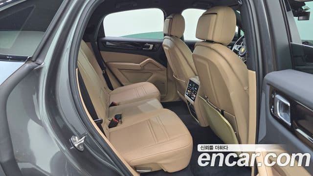 Porsche Cayenne 2021 — Şəkil 22/34