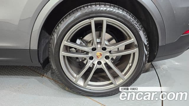 Porsche Cayenne 2021 — Şəkil 17/34