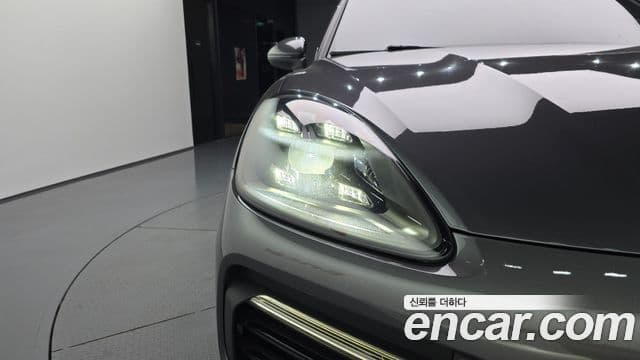Porsche Cayenne 2021 — Şəkil 24/34