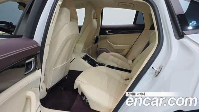 Porsche Panamera 2018 — Şəkil 29/36
