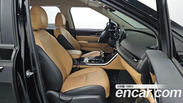 Kia Carnival 2022 — Фото 12/20