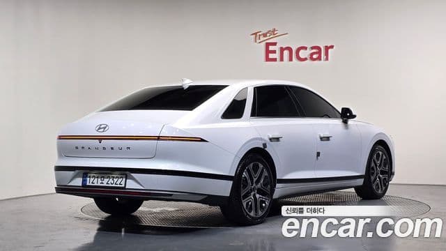 Hyundai Grandeur Hybrid 2023 — Photo 28/30