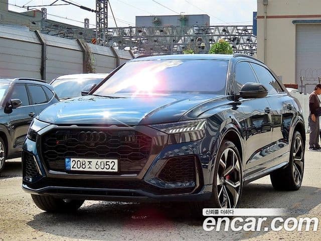 Audi RSQ8 2021 — Photo 1/8