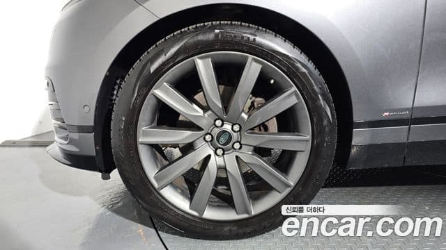 Land Rover Range Rover Velar 2019 — Photo 11/36