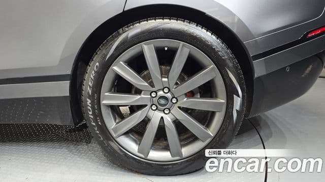 Land Rover Range Rover Velar 2019 — Photo 6/36