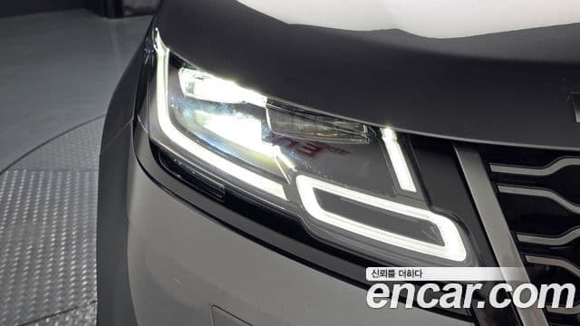 Land Rover Range Rover Velar 2019 — Photo 21/36