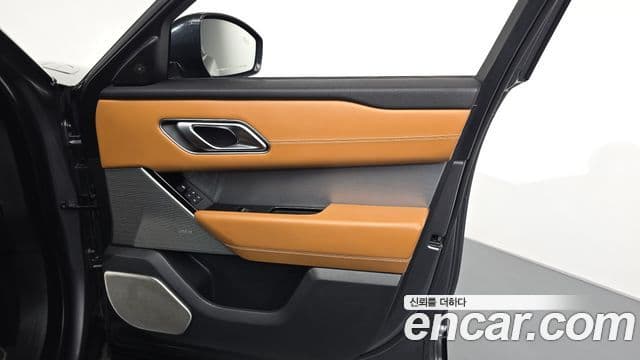 Land Rover Range Rover Velar 2019 — Photo 12/36