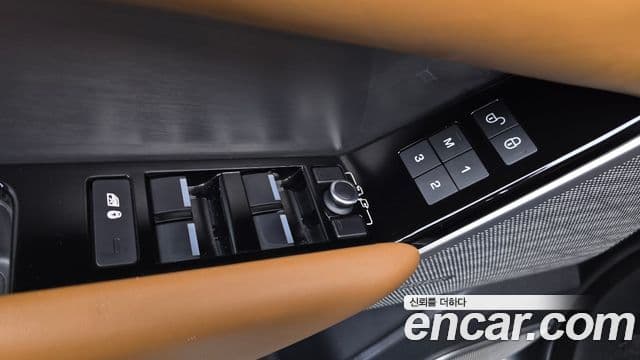 Land Rover Range Rover Velar 2019 — Photo 16/36