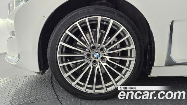 BMW 7 Series 2020 — Photo 24/34