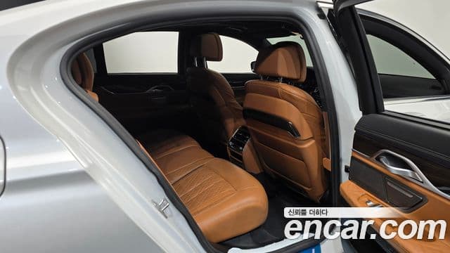 BMW 7 Series 2020 — Photo 7/34