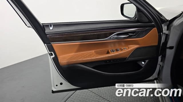 BMW 7 Series 2020 — Photo 26/34