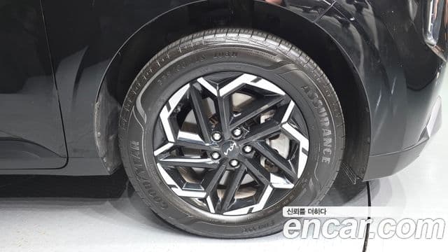 Kia Carnival 2024 — Şəkil 26/31
