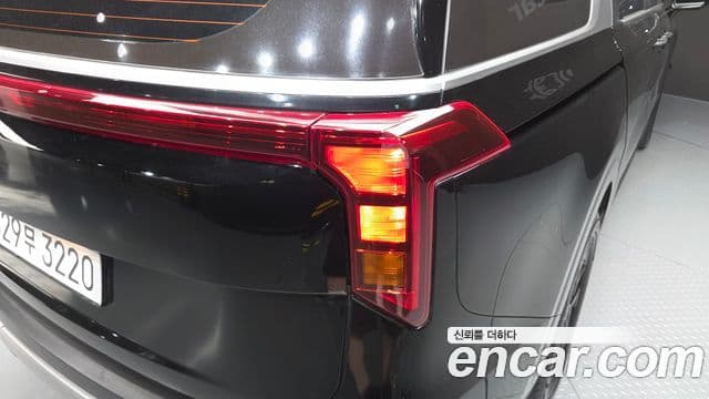 Kia Carnival 2024 — Şəkil 23/31