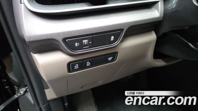 Kia Carnival 2024 — Şəkil 28/31