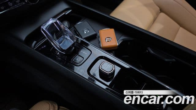 Volvo XC60 2024 — Şəkil 27/36