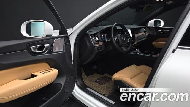 Volvo XC60 2024 — Şəkil 17/36