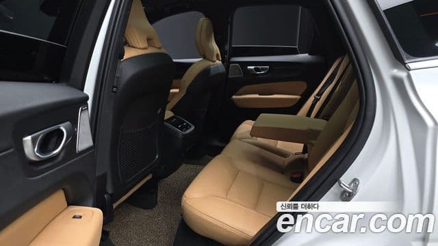 Volvo XC60 2024 — Şəkil 8/36