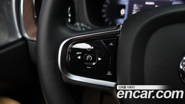 Volvo XC60 2024 — Şəkil 16/36