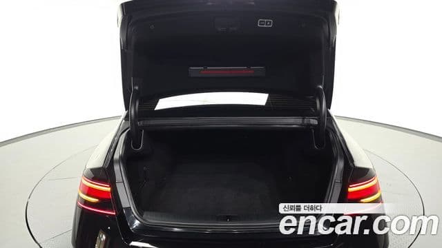 Genesis G90 2022 — ფოტო 14/38