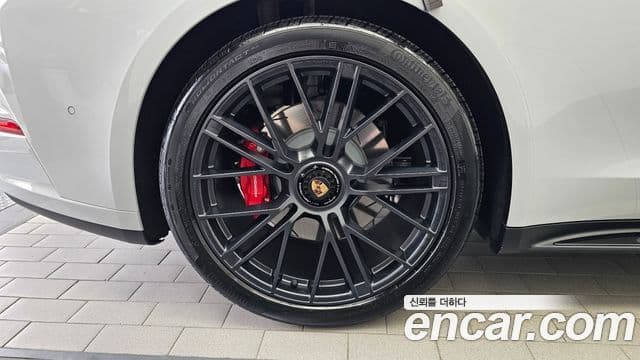 Porsche Panamera 2025 — Şəkil 33/34