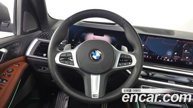 BMW X7 2025 — Photo 27/33