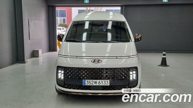 Hyundai Staria 2023 — Photo 3/17