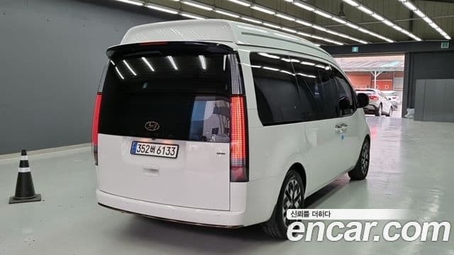 Hyundai Staria 2023 — Photo 6/17