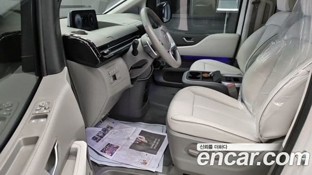 Hyundai Staria 2023 — Photo 9/17