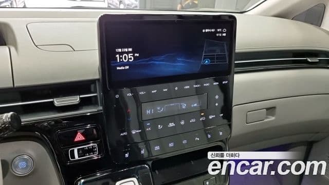 Hyundai Staria 2023 — Photo 17/17