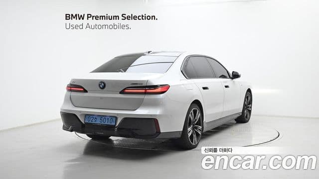 BMW i7 2024 — ფოტო 13/20