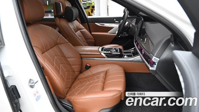BMW i7 2024 — ფოტო 14/20