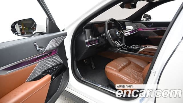 BMW i7 2024 — ფოტო 17/20
