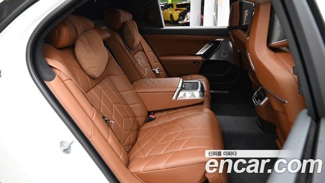BMW i7 2024 — ფოტო 15/20