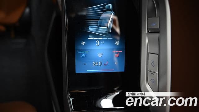 BMW i7 2024 — ფოტო 19/20
