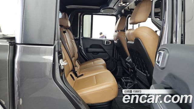 Jeep Gladiator 2021 — Şəkil 18/20
