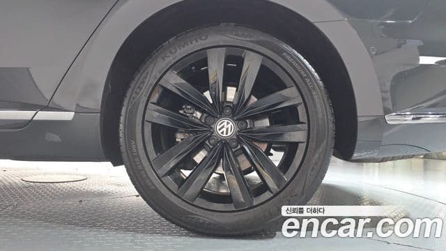 Volkswagen Arteon 2019 — ფოტო 23/37
